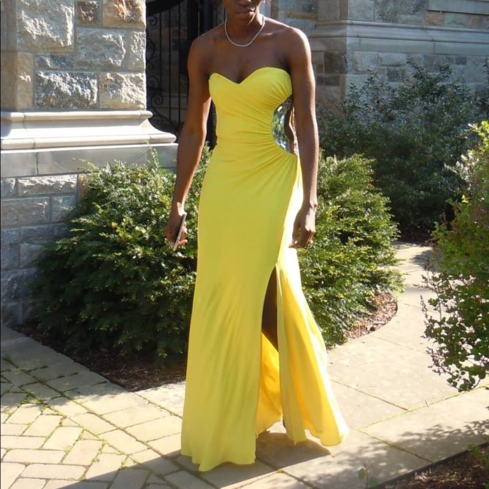 Yellow Gown - Picture 3 of 6